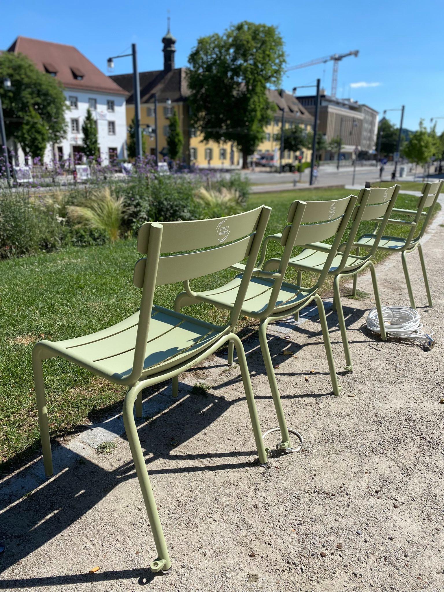 Stühle im Colombipark